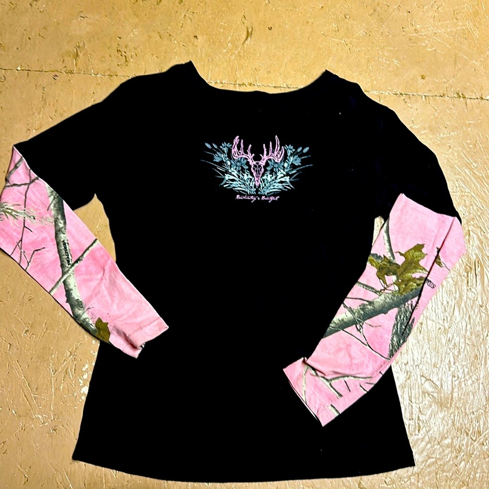 Legendary, white tails, long sleeve medium